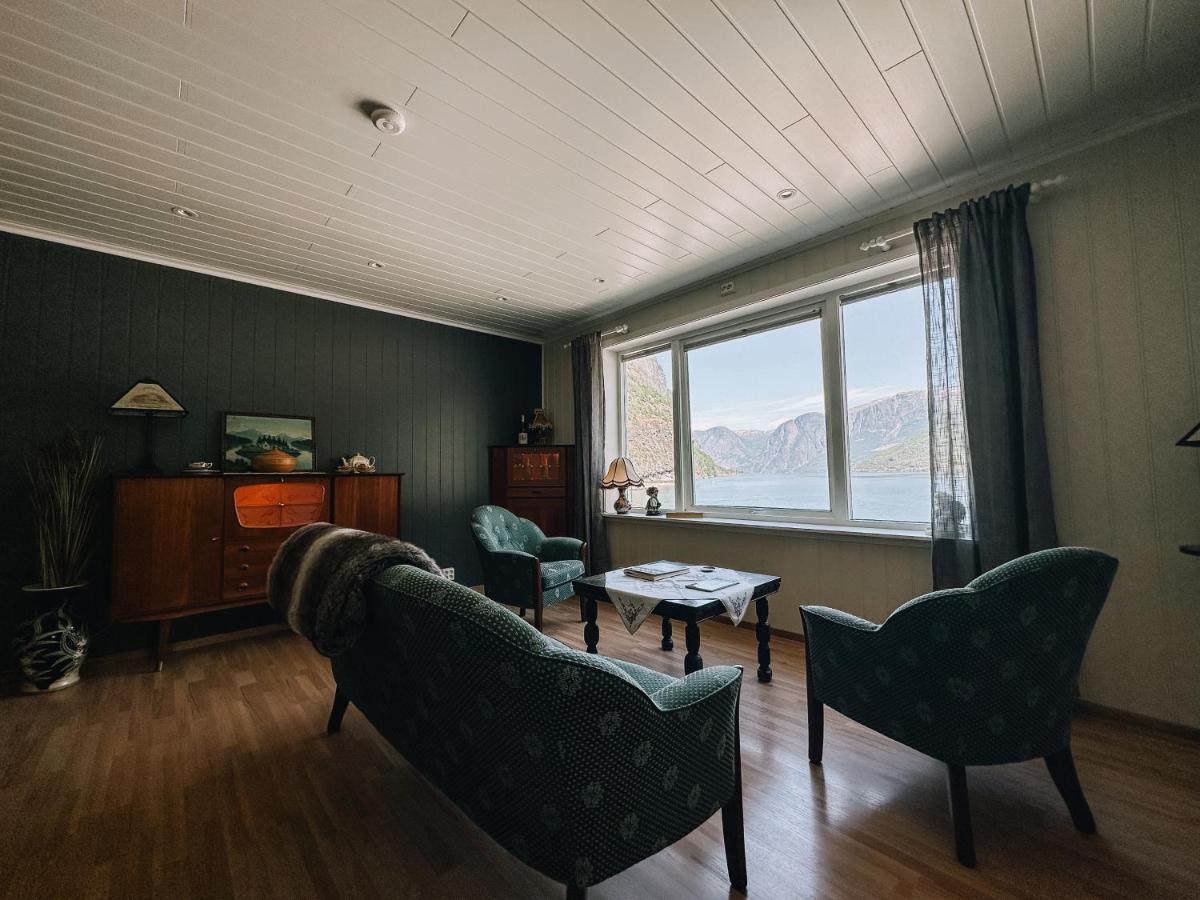 Svingen Guesthouse - Panoramic Fjord Views In Flåm Exteriör bild